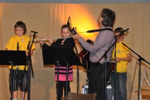 Utrinek z nastopa mladih glasbenikov